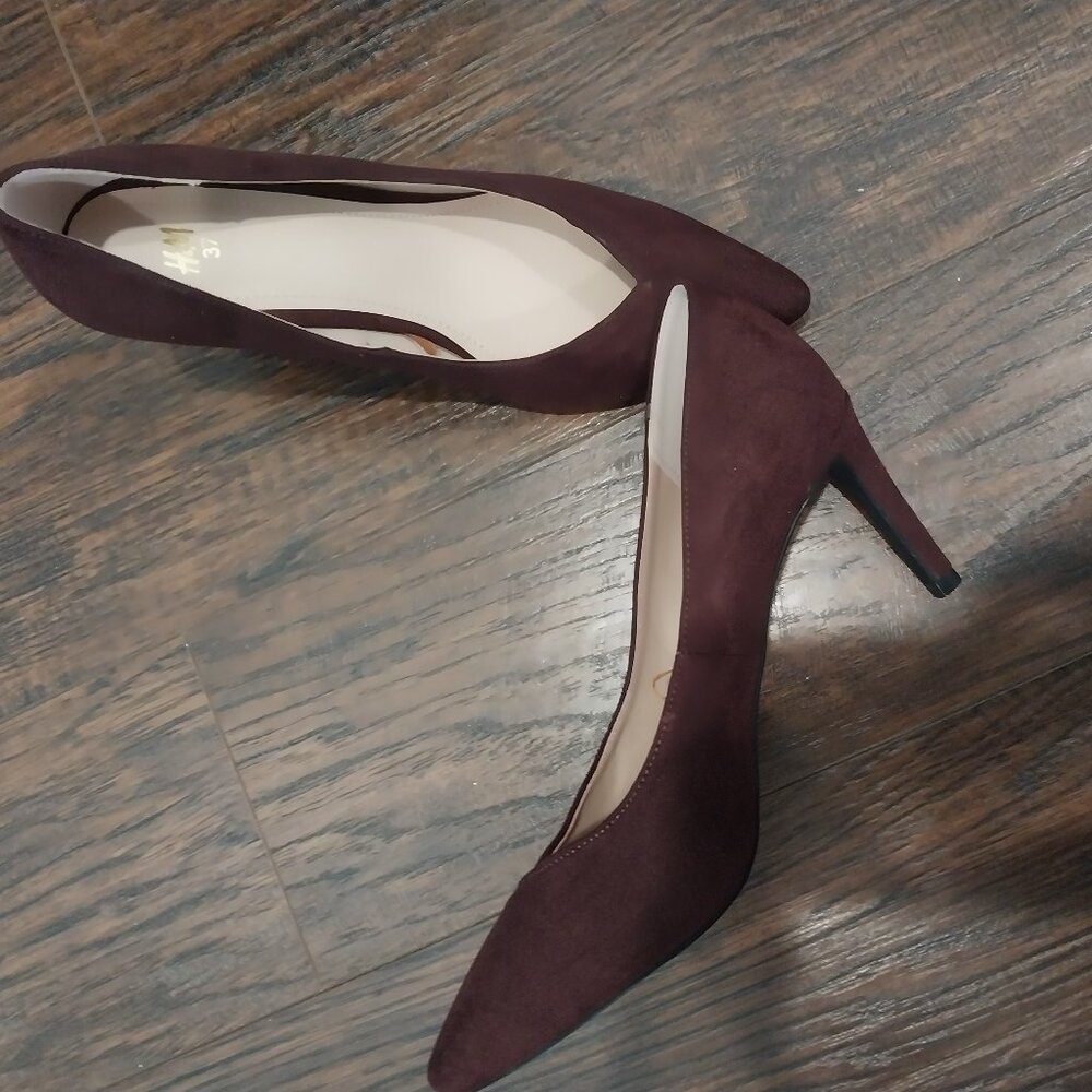 Purple pumps